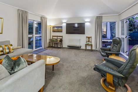 Photo of property in 16 Waipuia Place, Greenhithe, Auckland, 0632