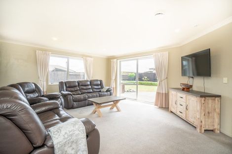 Photo of property in 34 Branigan Parade, Kelvin Grove, Palmerston North, 4414