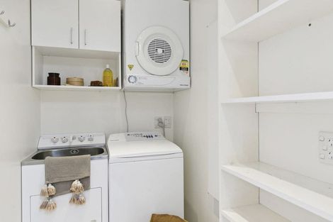 Photo of property in 15/22 Oriental Terrace, Oriental Bay, Wellington, 6011