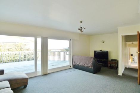 Photo of property in 15 Woodcote Drive, Glenfield, Auckland, 0629
