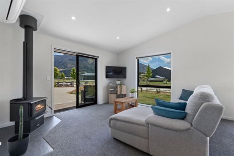 Photo of property in 8 Grandview Road, Lake Hawea, 9382