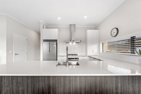 Photo of property in 12 Kuparu Lane, Red Beach, 0932