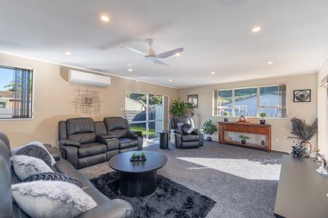Photo of property in 5a Fremont Grove, Totara Park, Upper Hutt, 5018