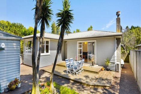 Photo of property in 50 Edmonton Road, Henderson, Auckland, 0612