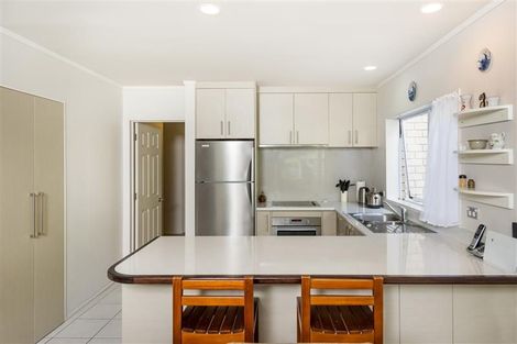 Photo of property in 32 Crestview Place, Browns Bay, Auckland, 0630