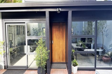 Photo of property in 1/9a Wyvern Place, Glenfield, Auckland, 0629