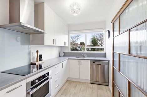 Photo of property in 2/2 Lomax Place, Islington, Christchurch, 8042