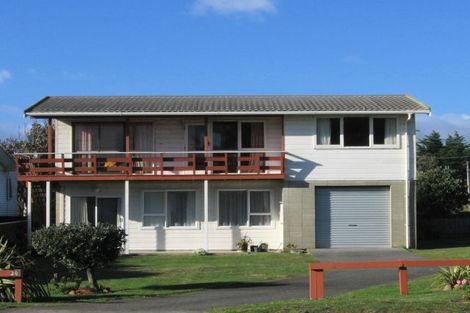 Photo of property in 20 Field Way, Waikanae Beach, Waikanae, 5036