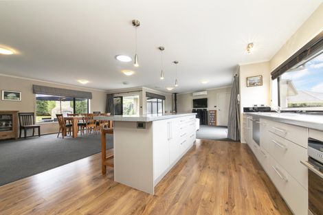 Photo of property in 52 School Road, Riverhead, 0820