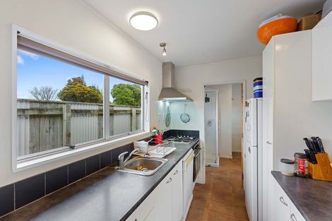 Photo of property in 16 Eruini Street, Waikanae Beach, Waikanae, 5036