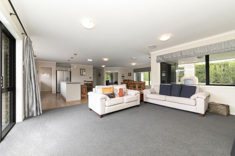 Photo of property in 52 School Road, Riverhead, 0820