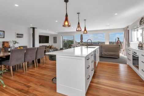 Photo of property in 16 Seaview Road, Ruakaka, 0116