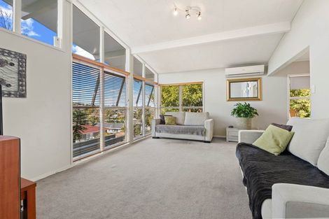 Photo of property in 18 Arosa Place, Forrest Hill, Auckland, 0620