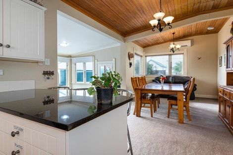 Photo of property in 44 Queen Street, Feilding, 4702