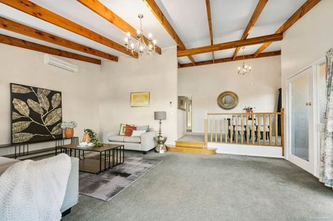 Photo of property in 5 Lagoon Way, West Harbour, Auckland, 0618