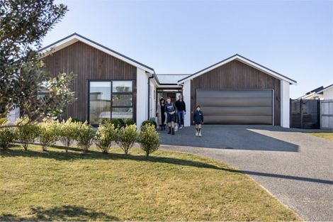 Photo of property in 37 Colpoma Close, Papamoa Beach, Papamoa, 3118