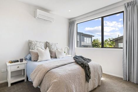 Photo of property in 43 Knights Road, Rothesay Bay, Auckland, 0630