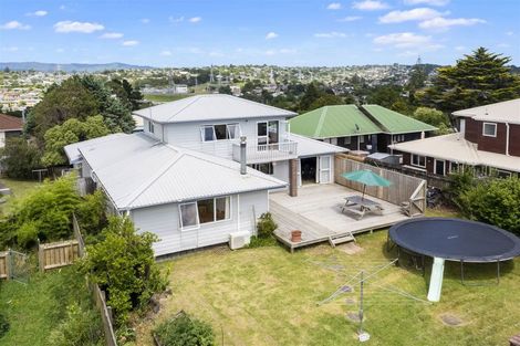 Photo of property in 8 Darcy Place, Massey, Auckland, 0614