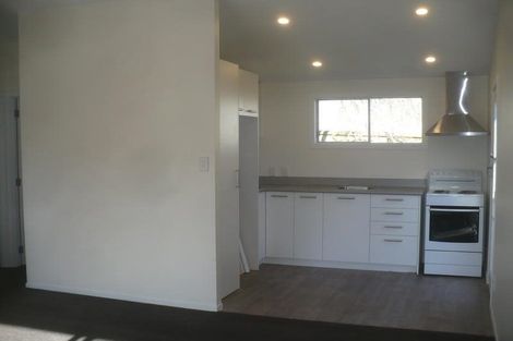 Photo of property in 2 Vera Road, Te Atatu South, Auckland, 0610