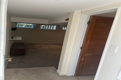 Photo of property in 282 Queens Drive, Lyall Bay, Wellington, 6022