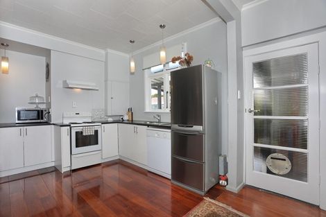 Photo of property in 16 Oxford Street, Marton, 4710