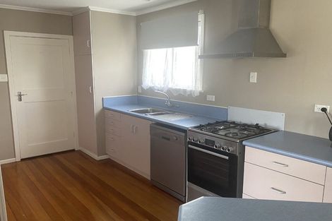 Photo of property in 14 Karaka Street, Merrilands, New Plymouth, 4312