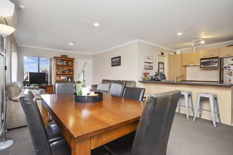 Photo of property in 16 Stellata Court, Randwick Park, Auckland, 2105
