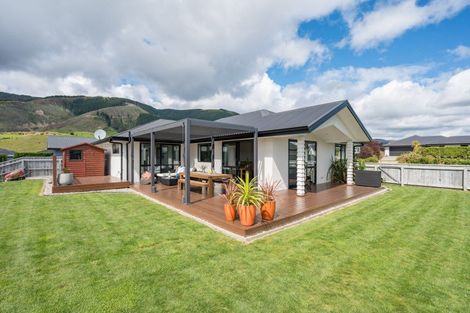 Photo of property in 8 Huntaway Close, Stoke, Nelson, 7011