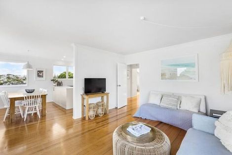 Photo of property in 3/4 Beach Road, Castor Bay, Auckland, 0620