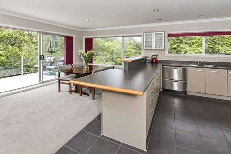 Photo of property in 8 Jessmae Place, Hillcrest, Auckland, 0627