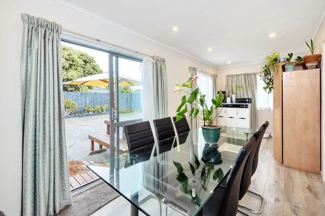 Photo of property in 2 Silverstone Place, Henderson, Auckland, 0612