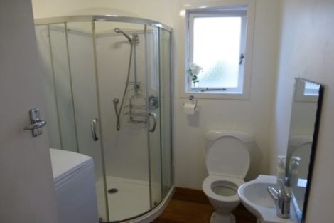 Photo of property in 2 Creamer Avenue, Belmont, Auckland, 0622