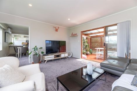 Photo of property in 1/5 Gulf View Road, Murrays Bay, Auckland, 0630