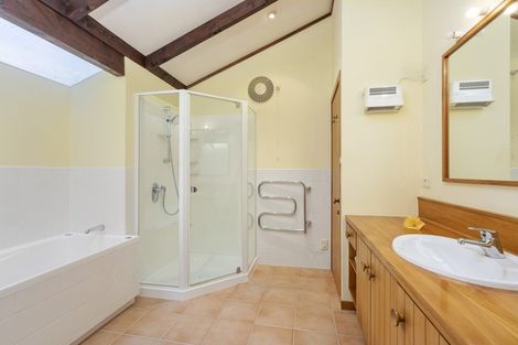 Photo of property in 4 Arabella Road, Opua, 0200