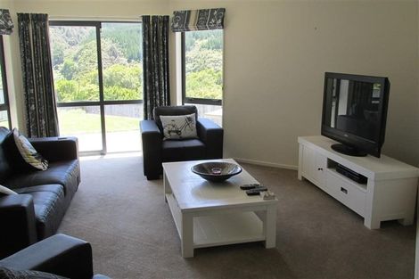 Photo of property in 13 Percy Kinsman Crescent, Riverstone Terraces, Upper Hutt, 5018