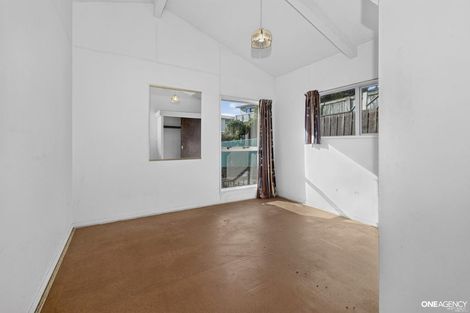 Photo of property in 129 Gloaming Hill, Titahi Bay, Porirua, 5022