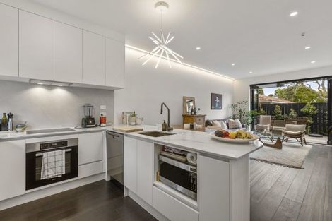 Photo of property in 18d St Michaels Avenue, Point Chevalier, Auckland, 1022