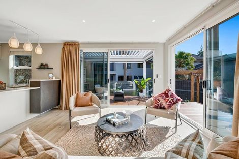 Photo of property in 63a Walton Street, Red Beach, 0932