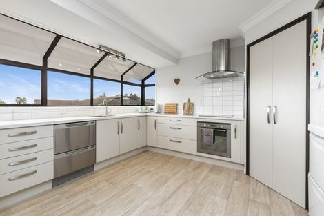 Photo of property in 10 Forrester Drive, Welcome Bay, Tauranga, 3112