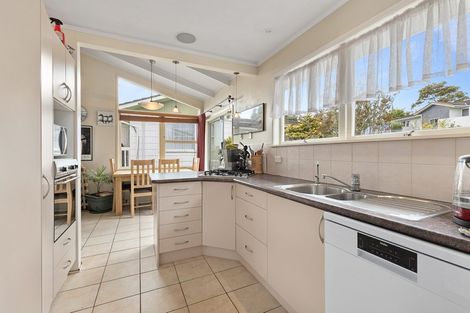 Photo of property in 6 Tamahere Drive, Glenfield, Auckland, 0629