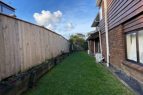 Photo of property in 1/10 Newburn Road, Waiake, Auckland, 0630