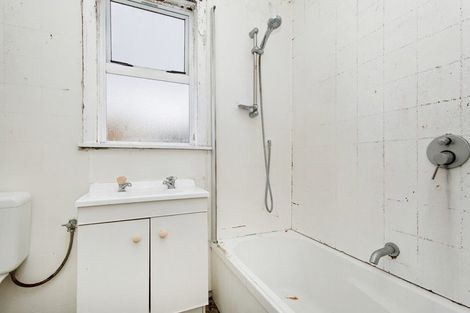 Photo of property in 142 Main Road, Tawa, Wellington, 5028