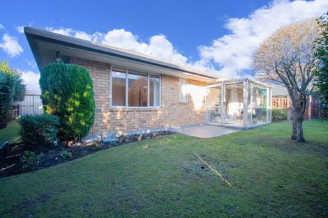 Photo of property in 15 Villa Grove, Ilam, Christchurch, 8041