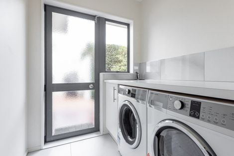 Photo of property in 71 Wharerangi Road, Greenmeadows, Napier, 4112