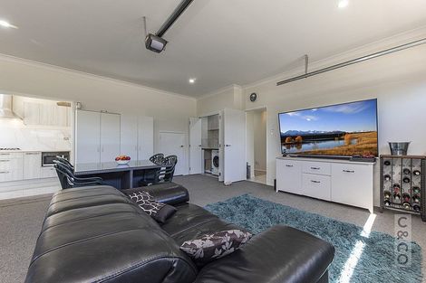 Photo of property in 2 Tauwaka Crescent, Riverhead, 0820