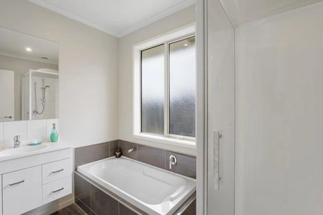 Photo of property in 30 Shillingford Boulevard, Rolleston, 7615