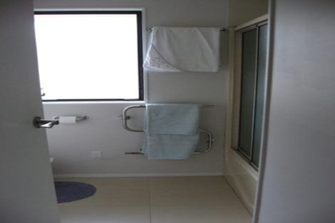 Photo of property in 1/4 Elizabeth Drive, West Harbour, Auckland, 0618