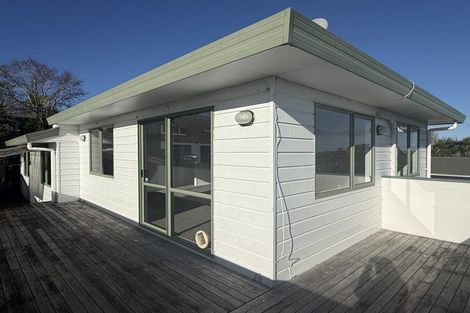 Photo of property in 2/4 Stanley Road, Glenfield, Auckland, 0629