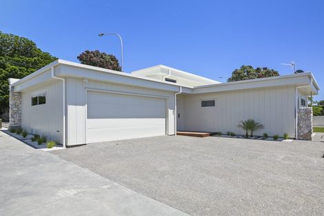 Photo of property in 63 Mangorei Road, Strandon, New Plymouth, 4312