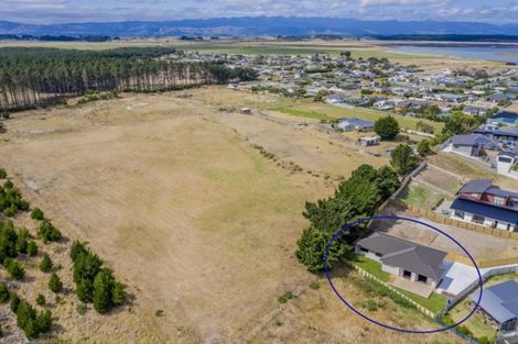 Photo of property in 13 Oxnam Place, Foxton Beach, Foxton, 4815